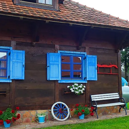 Etno Selo Rajski Konaci Летний дом Leusici