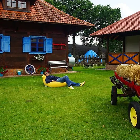 Etno Selo Rajski Konaci Kır Evi *