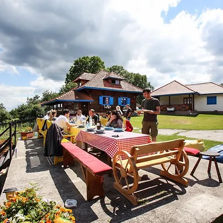 Etno Selo Rajski Konaci Kır Evi *