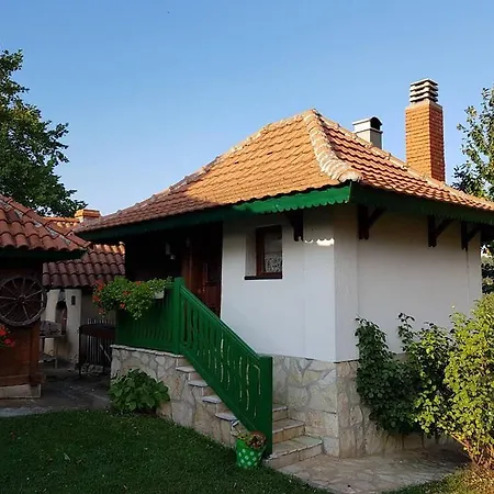 Etno Selo Rajski Konaci Летний дом Leusici