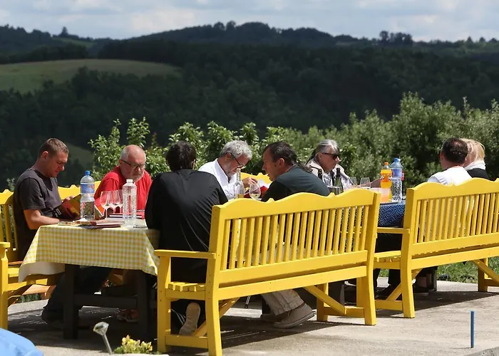 Gospodarstwo wiejskie Etno Selo Rajski Konaci Leusici