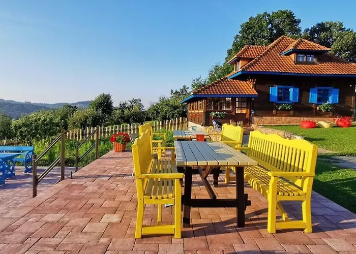 Gospodarstwo wiejskie Etno Selo Rajski Konaci *